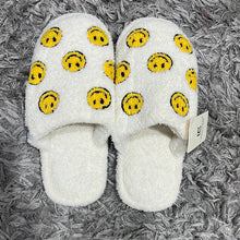 Load image into Gallery viewer, Smiley Face Slippers